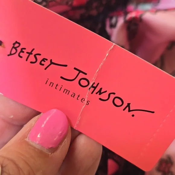 NWT Betsey Johnson Intimates Unique & Elegant Pink Floral/Black Lace Nightie - Picture 9 of 11